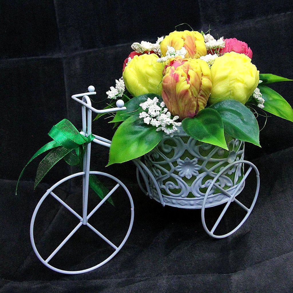 Велосипед и тюльпаны - творческое мыло ручной работы от Ирины Шмаковой (сувениры и подарки девочкам, девушкам и женщинам)